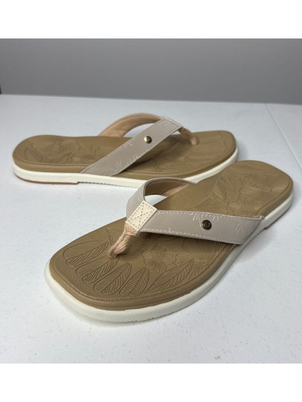 ONCAI Beige Floral Comfort Flip Flop Sandals Size 9